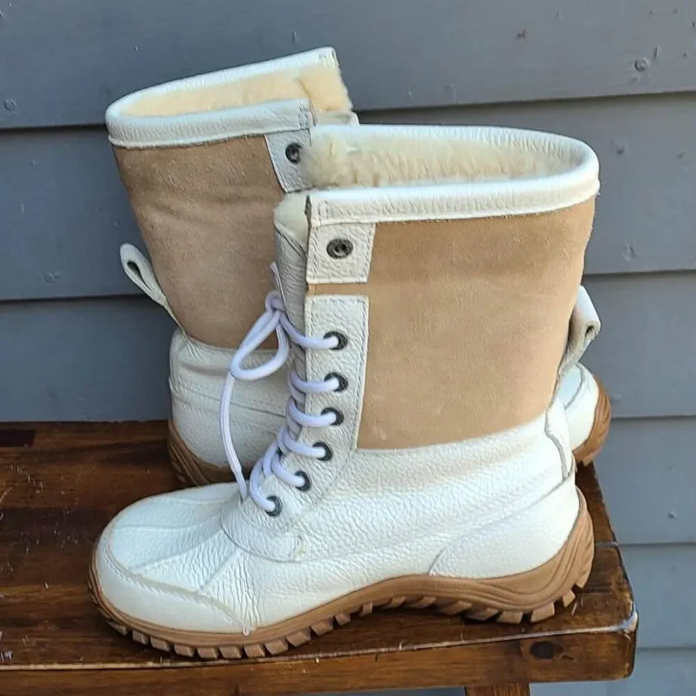 UGG White Adirondack II Shearling Snow Boot size 7 Like NEW!